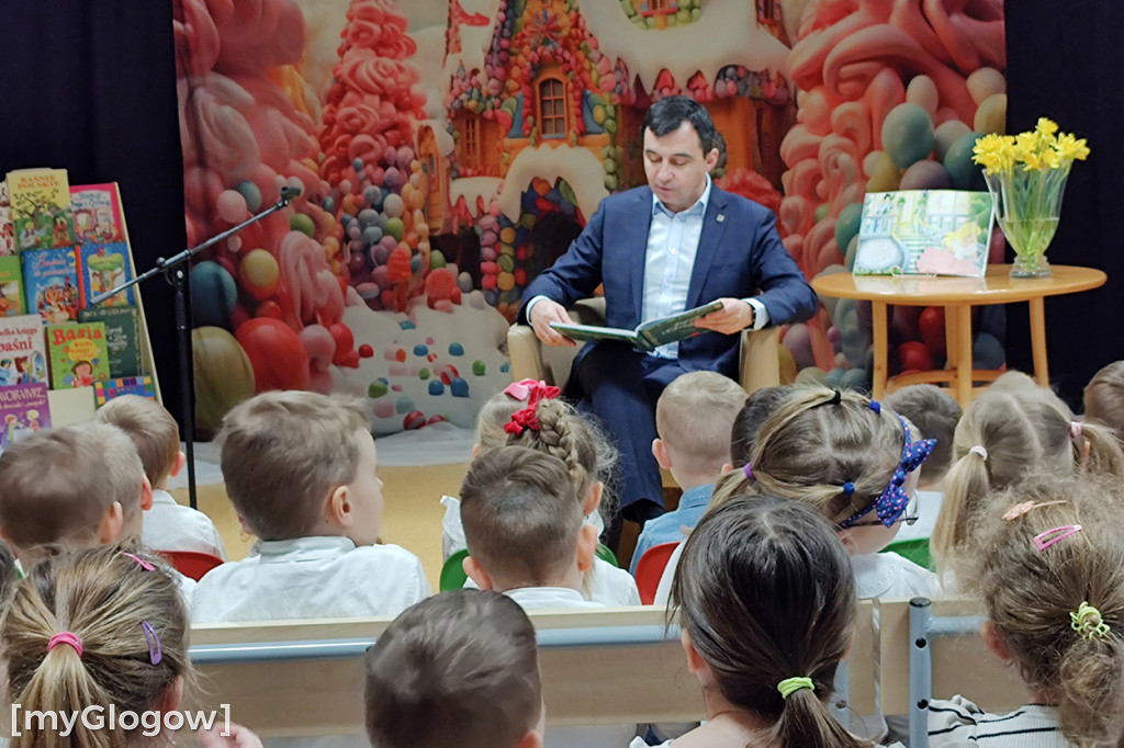 Prezydent Głogowa czytał dzieciom z PP 7 głogowską legendę
