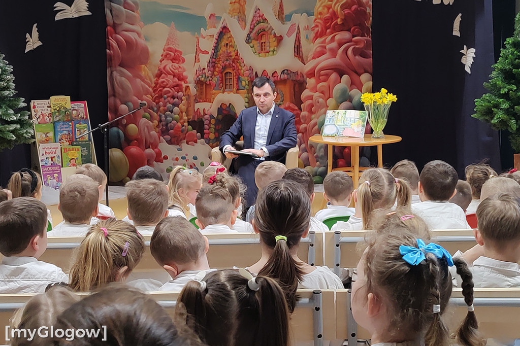  Prezydent Głogowa czytał dzieciom z PP 7 głogowską legendę