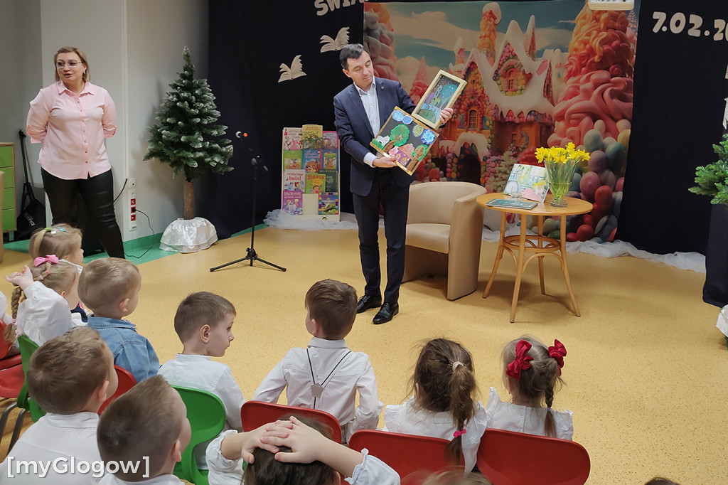  Prezydent Głogowa czytał dzieciom z PP 7 głogowską legendę