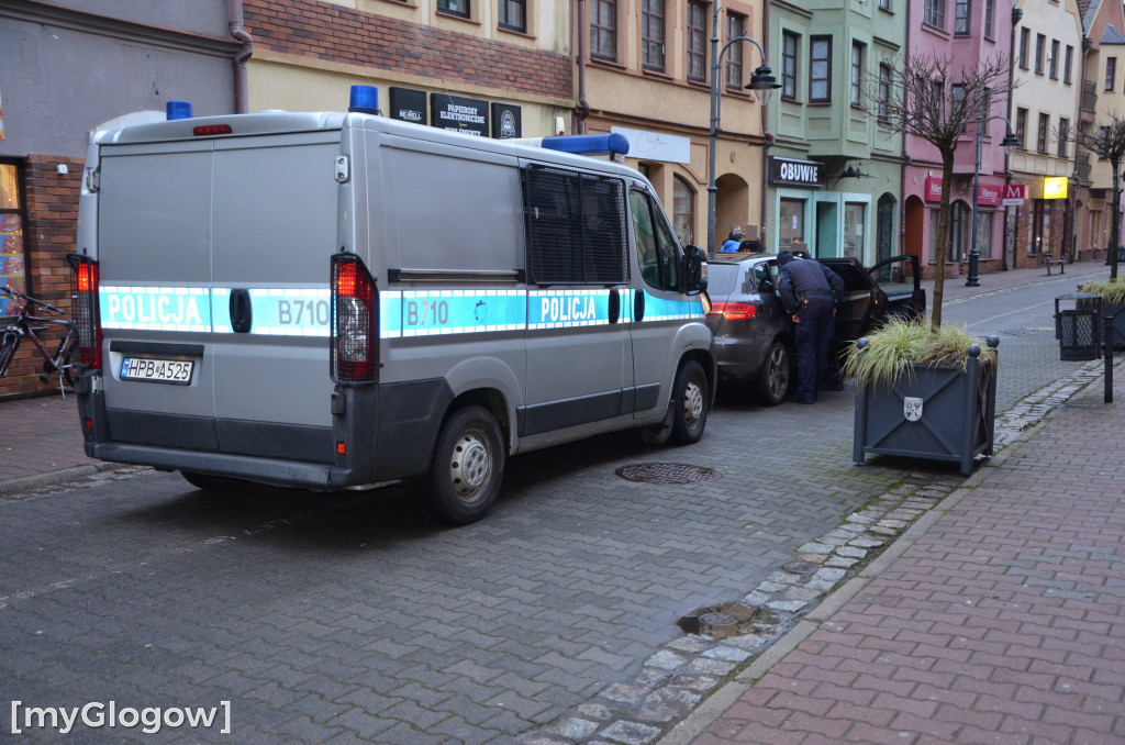 Interwencja policji na ul. Grodzkiej w Głogowie