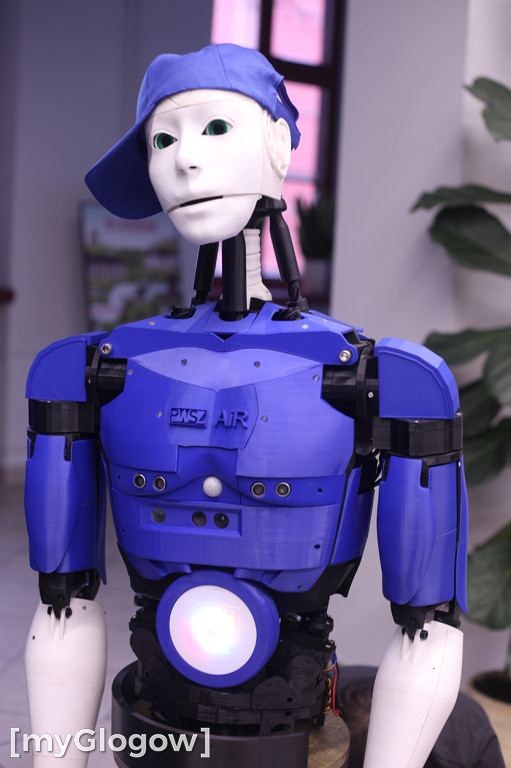 Głogowska uczelnia przedstawiła Adama. Robota Adama