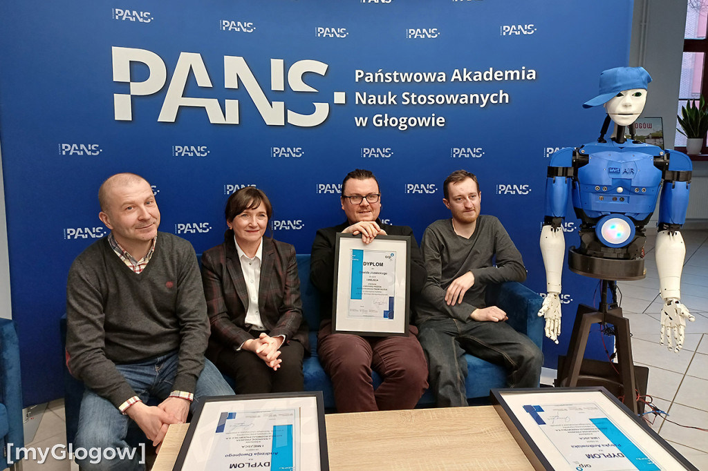 Głogowska uczelnia przedstawiła Adama. Robota Adama