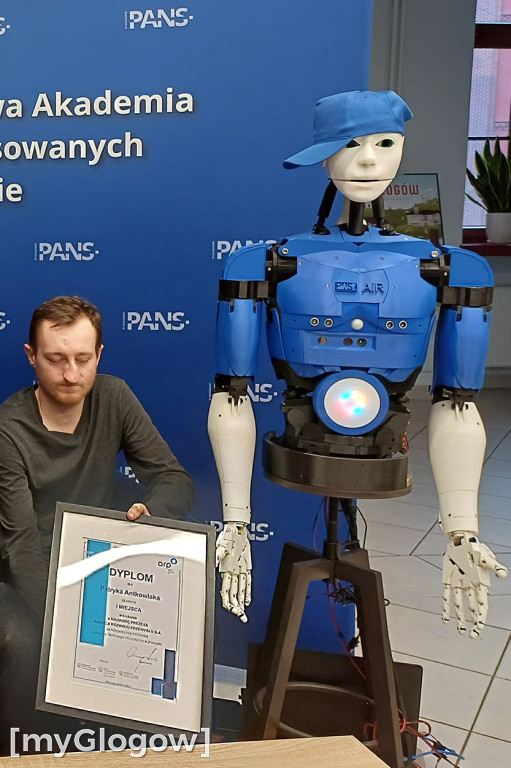 Głogowska uczelnia przedstawiła Adama. Robota Adama