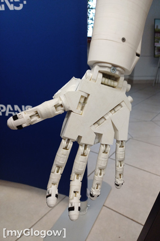 Głogowska uczelnia przedstawiła Adama. Robota Adama