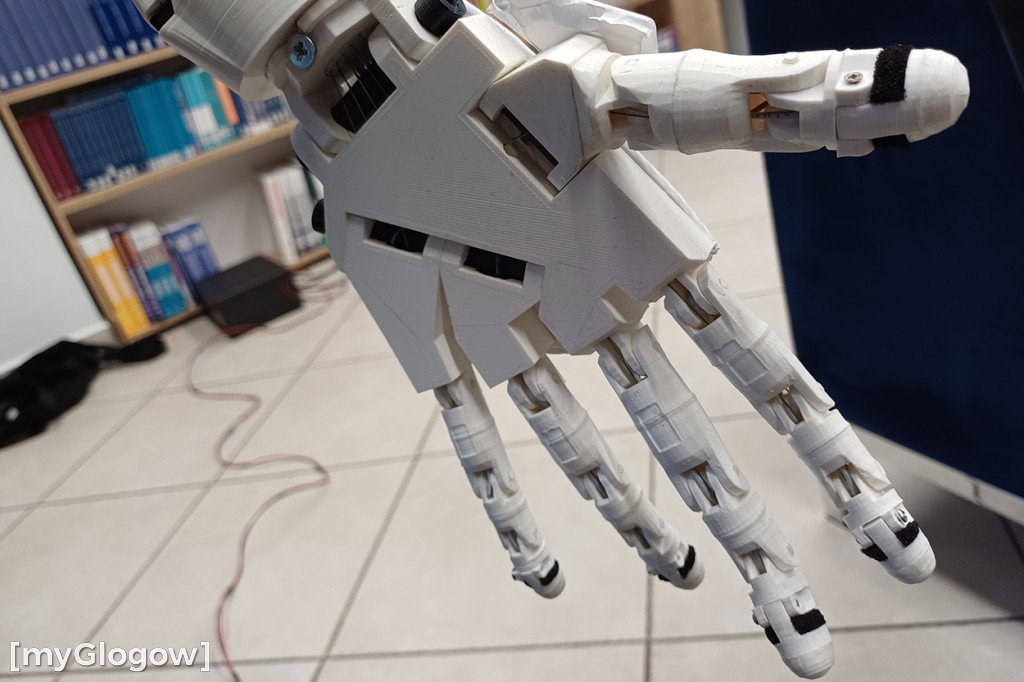 Głogowska uczelnia przedstawiła Adama. Robota Adama