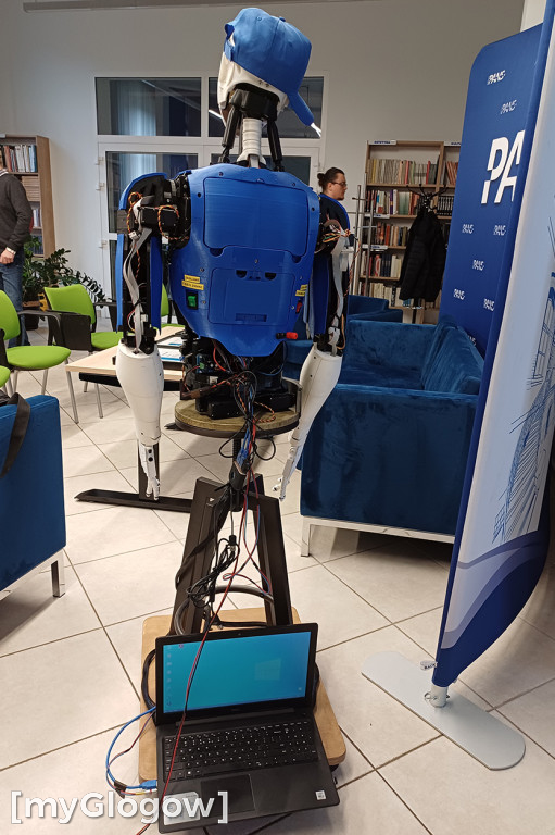 Głogowska uczelnia przedstawiła Adama. Robota Adama