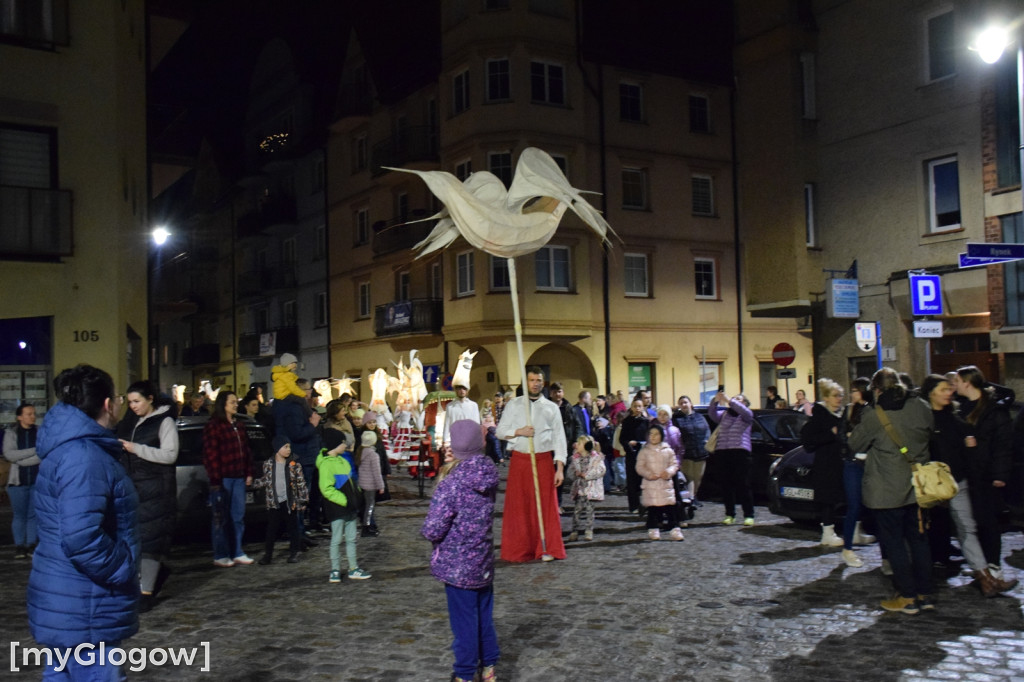 Parada uliczna A3 Teatru na rozpoczęcie wiosny