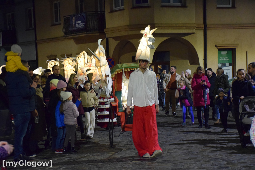 Parada uliczna A3 Teatru na rozpoczęcie wiosny