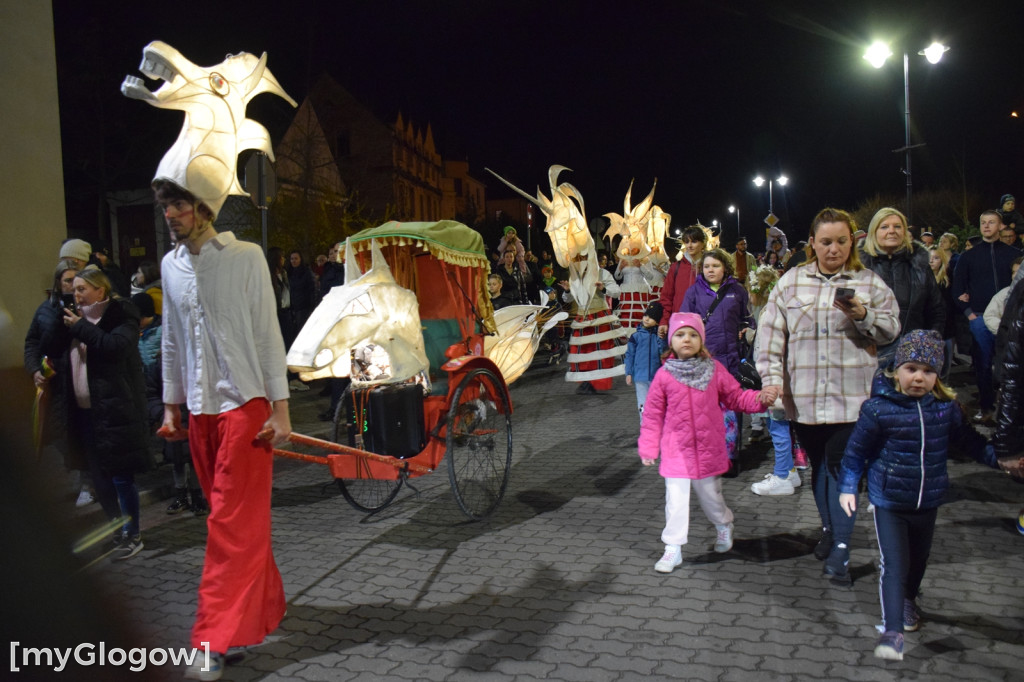 Parada uliczna A3 Teatru na rozpoczęcie wiosny