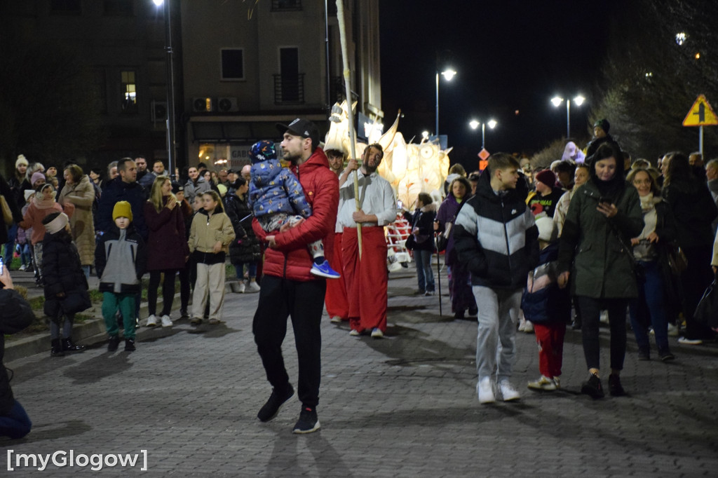 Parada uliczna A3 Teatru na rozpoczęcie wiosny
