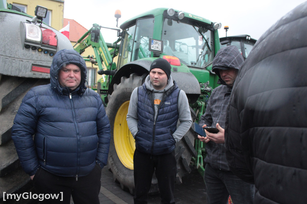 Protest rolników przed Urzędem Gminy w Radwanicach zakończył się kompromisem