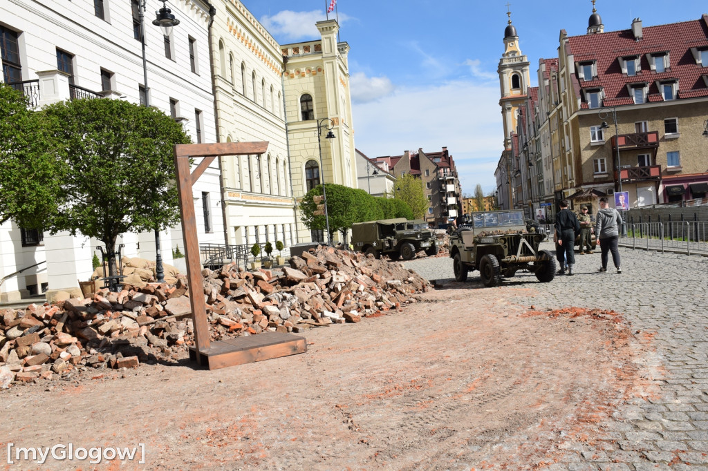 Pod ratuszem przed festiwalem historycznym