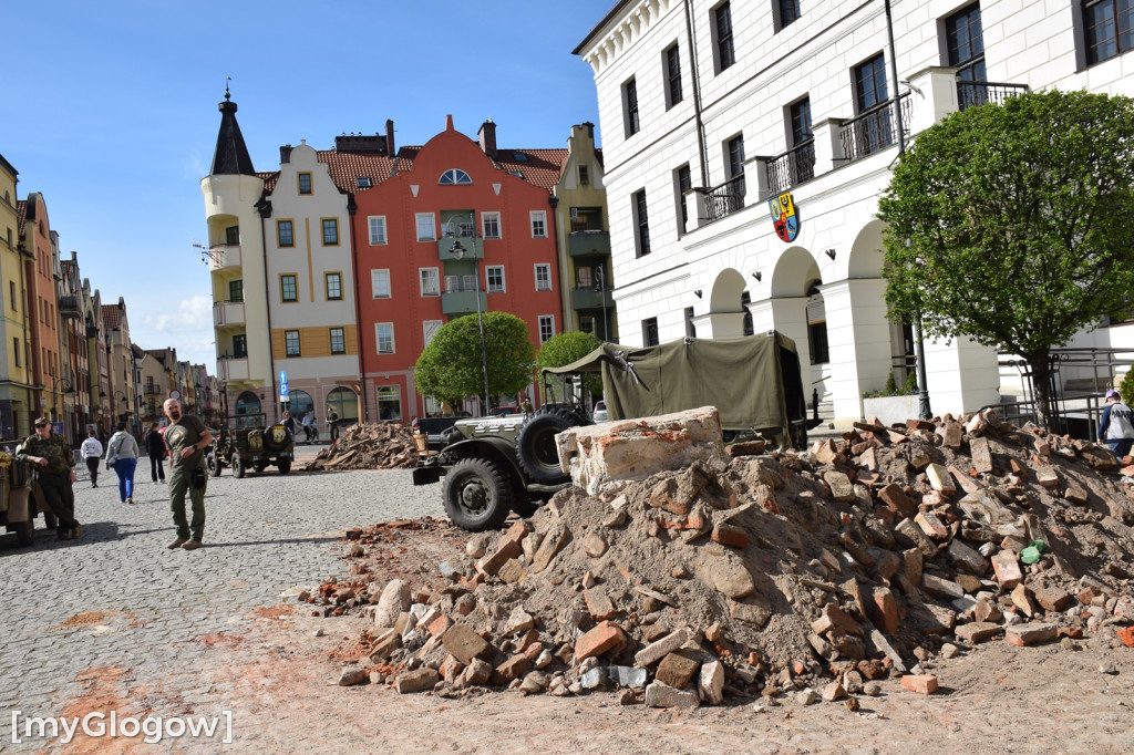 Pod ratuszem przed festiwalem historycznym