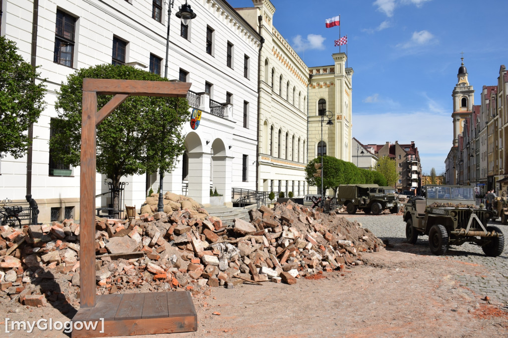 Pod ratuszem przed festiwalem historycznym
