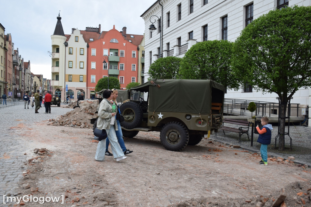 Pod ratuszem przed festiwalem historycznym