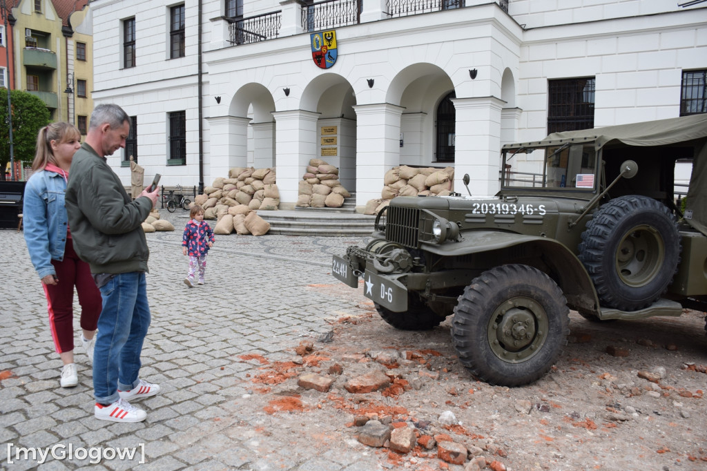 Pod ratuszem przed festiwalem historycznym
