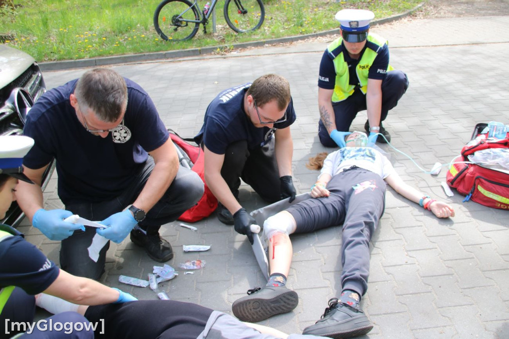 W Sławie potrącone rowerzystki, rozbite auto i dryfujący nurek