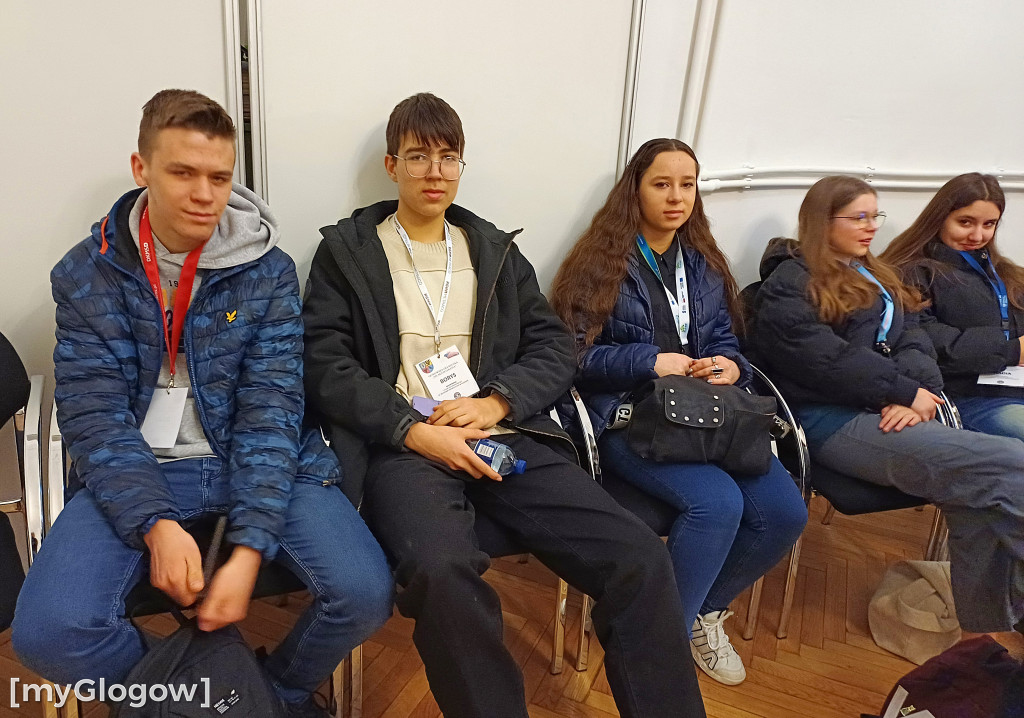 Dziś w Głogowie uczniowie ruszyli śladem gołębia