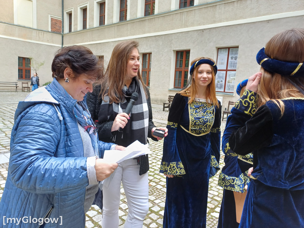 Dziś w Głogowie uczniowie ruszyli śladem gołębia