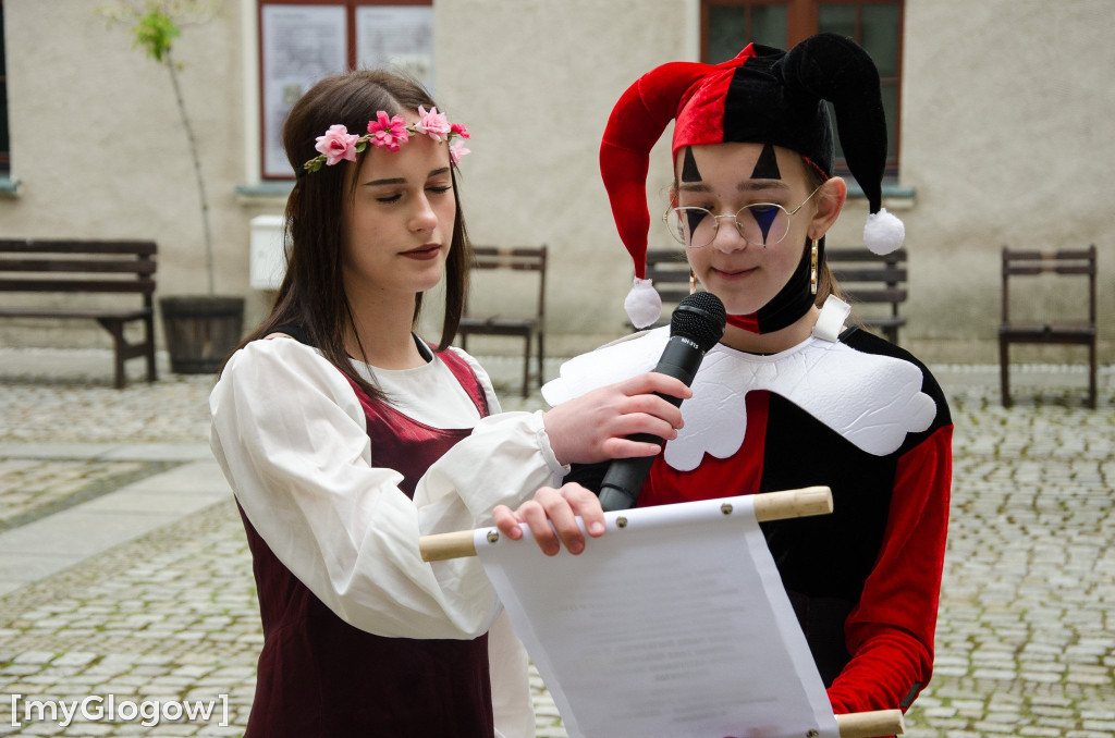 Dziś w Głogowie uczniowie ruszyli śladem gołębia