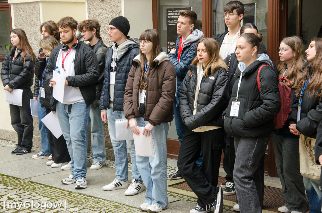 Dziś w Głogowie uczniowie ruszyli śladem gołębia