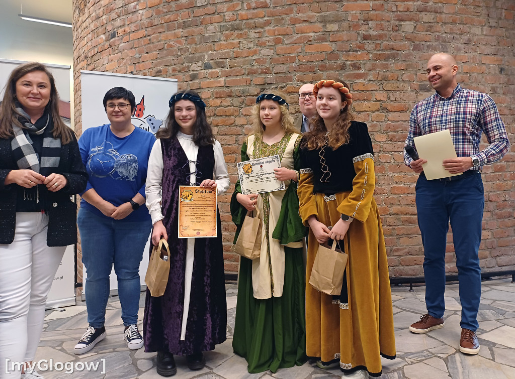 Dziś w Głogowie uczniowie ruszyli śladem gołębia