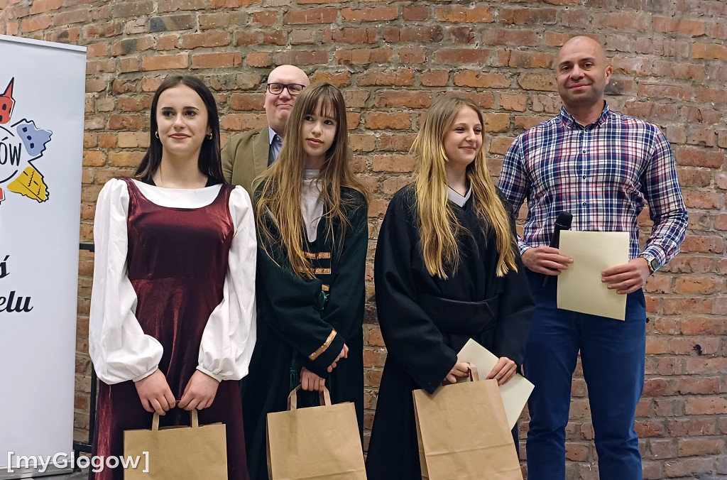Dziś w Głogowie uczniowie ruszyli śladem gołębia
