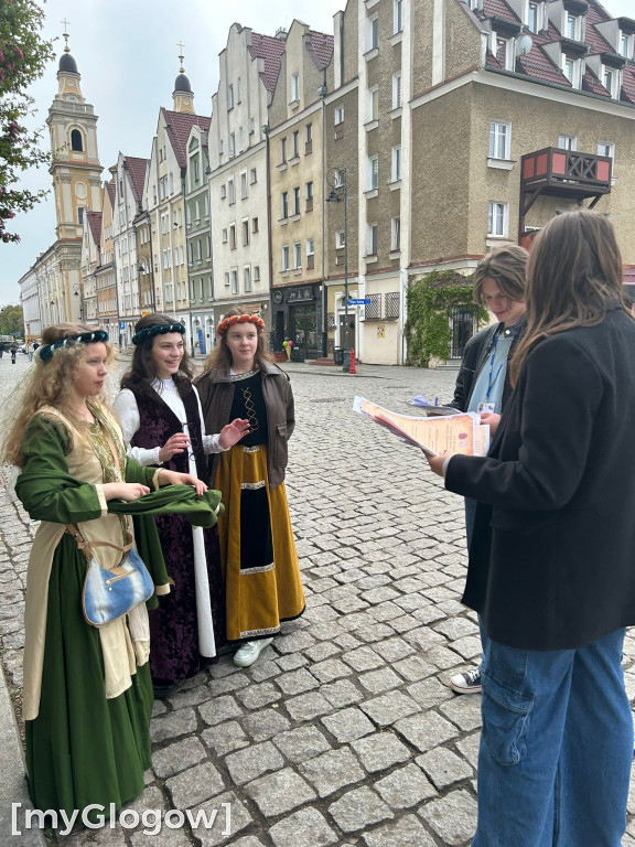 Dziś w Głogowie uczniowie ruszyli śladem gołębia