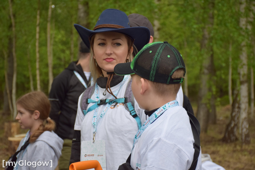 Wolontariusze sadzili las pod Hutą Miedzi Głogów