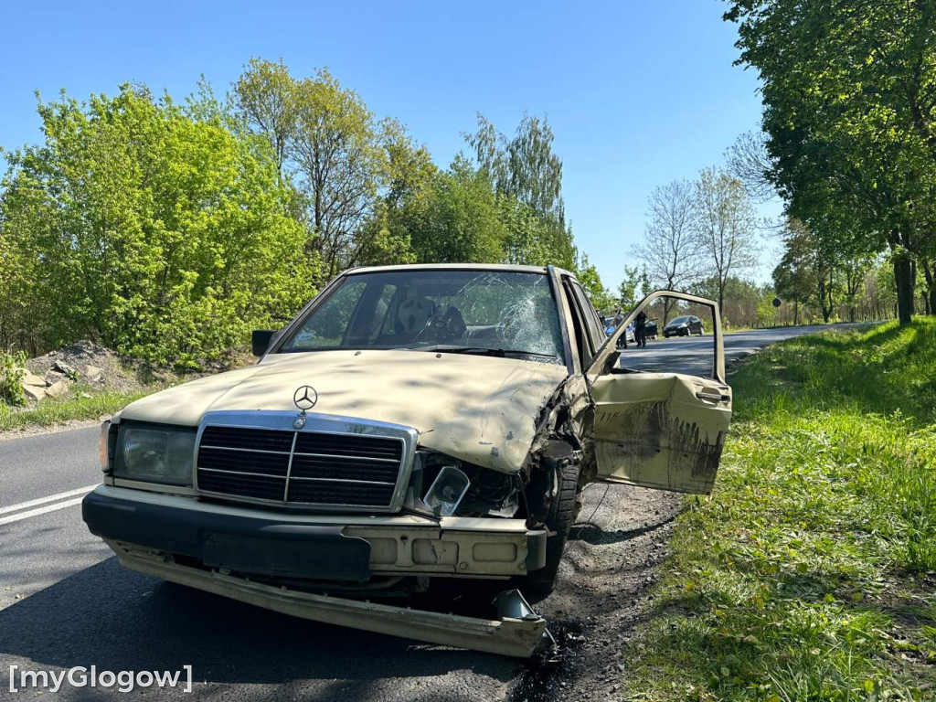 Kolizja przez muchę. Mercedes i suzuki rozbite