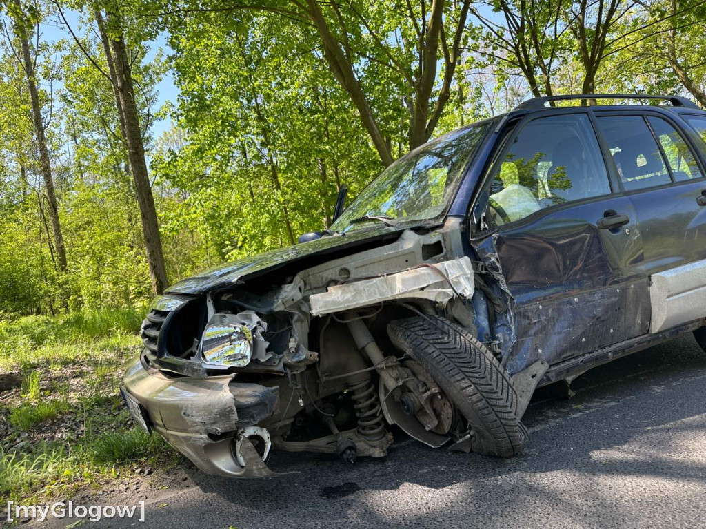 Kolizja przez muchę. Mercedes i suzuki rozbite