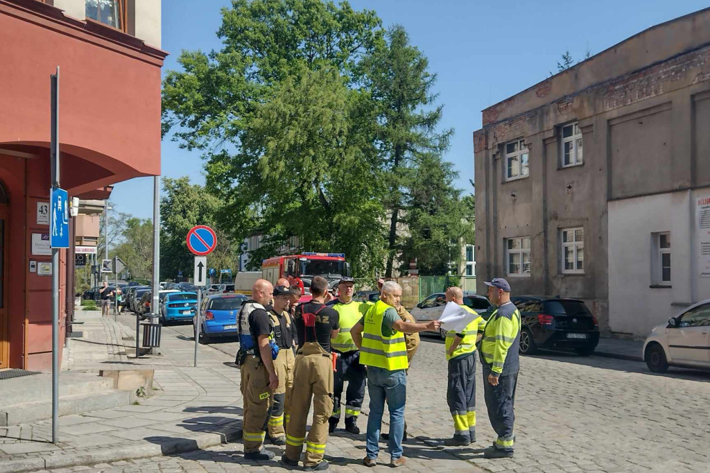 Zapach gazu na starówce w Głogowie. Straż szuka źródła