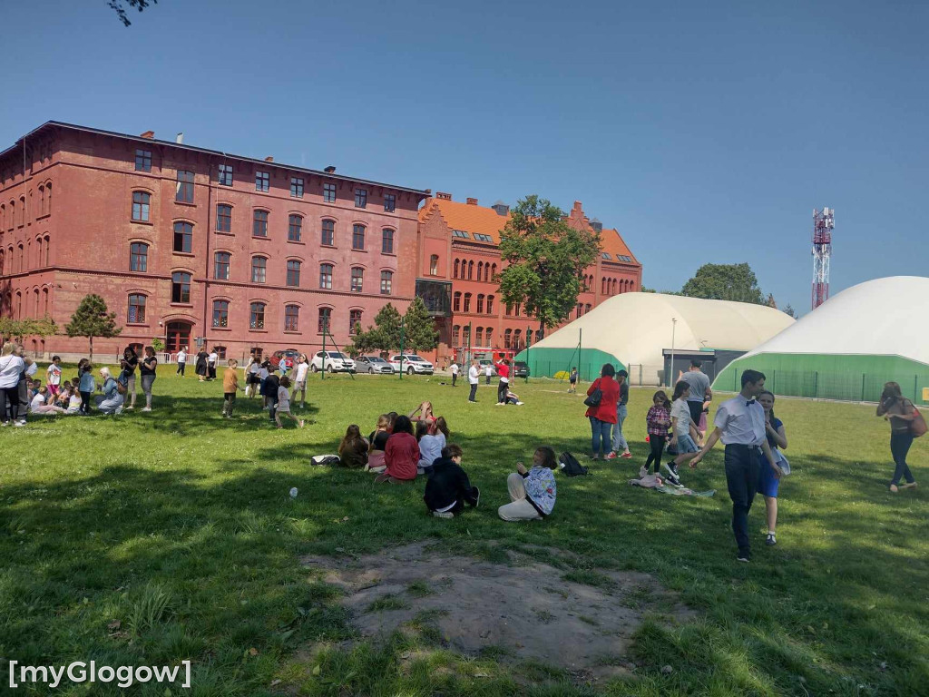 Zapach gazu na starówce w Głogowie. Straż szuka źródła