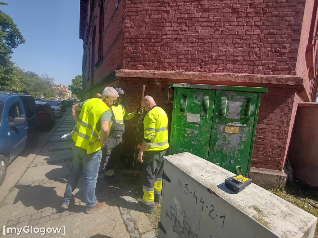 Zapach gazu na starówce w Głogowie. Straż szuka źródła