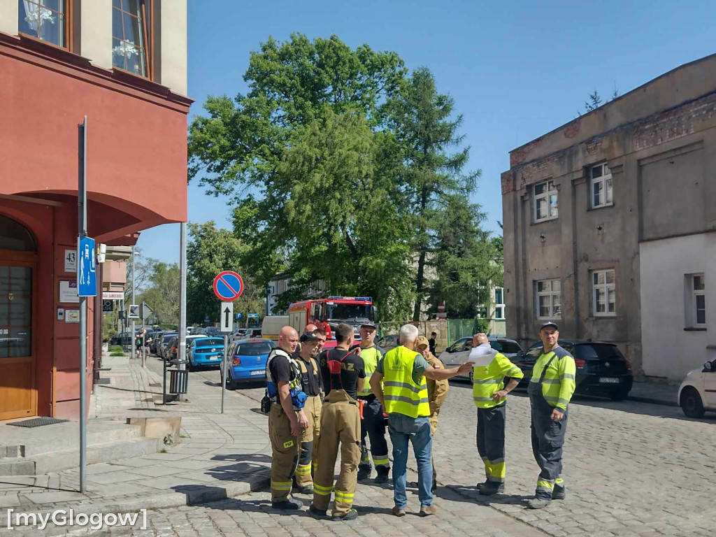 Zapach gazu na starówce w Głogowie. Straż szuka źródła