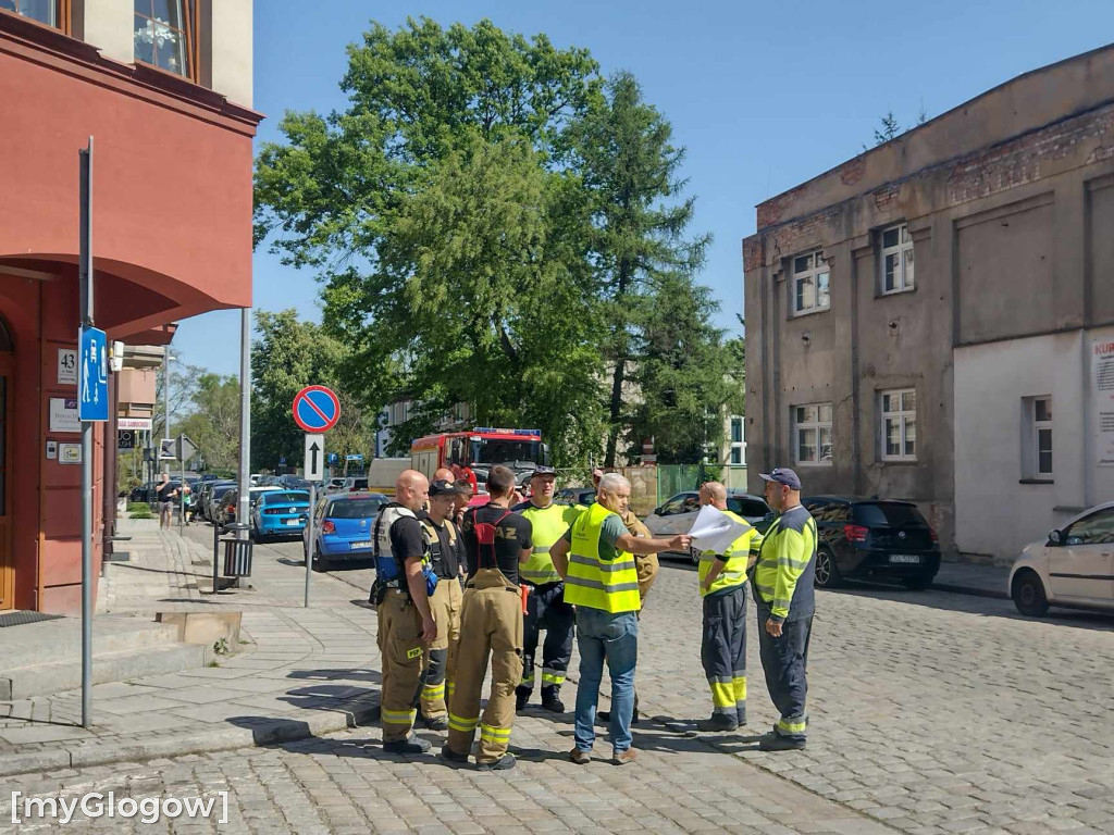 Zapach gazu na starówce w Głogowie. Straż szuka źródła