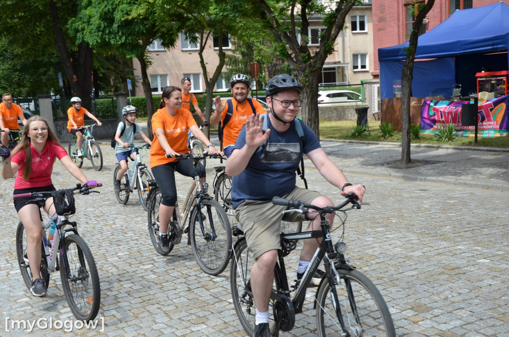 Rajd rowerowy i piknik z atrakcjami przy PANS w Głogowie