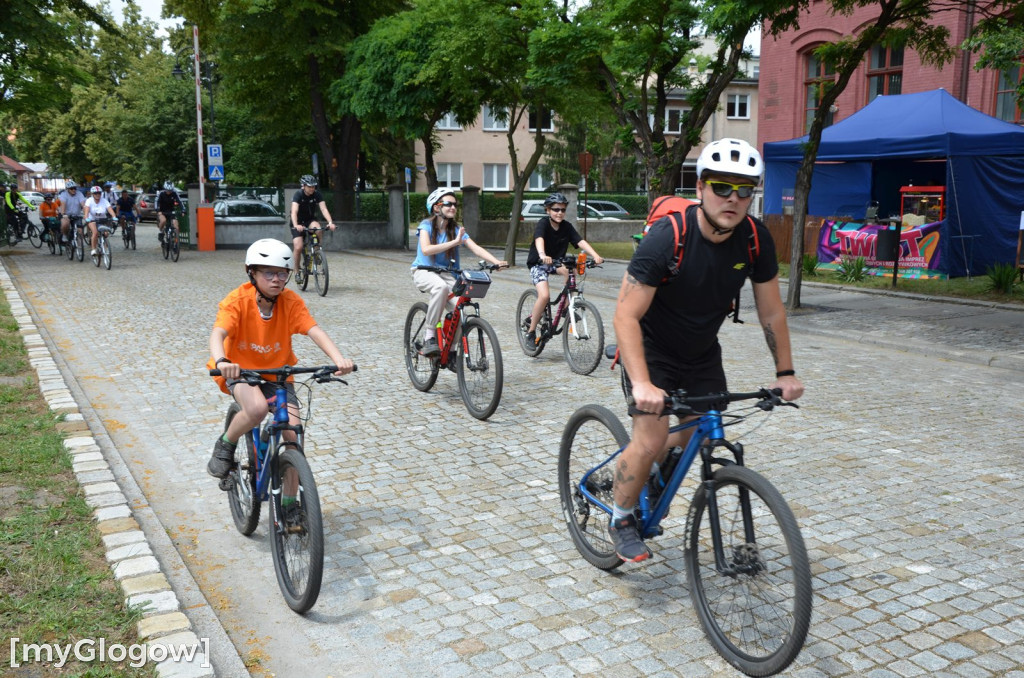 Rajd rowerowy i piknik z atrakcjami przy PANS w Głogowie