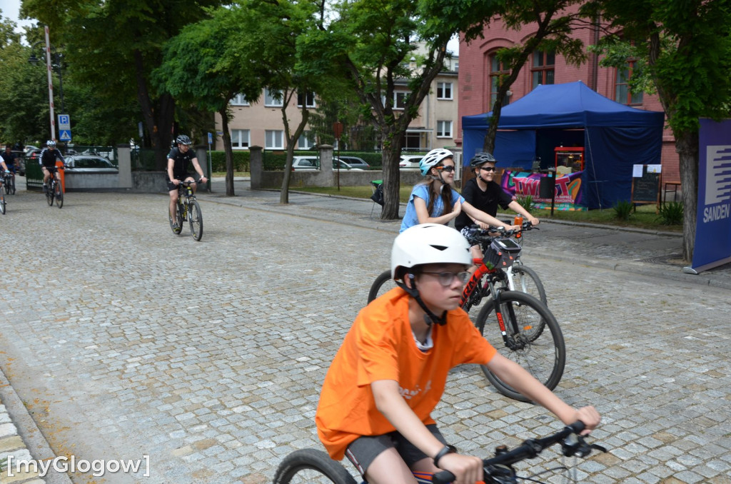 Rajd rowerowy i piknik z atrakcjami przy PANS w Głogowie