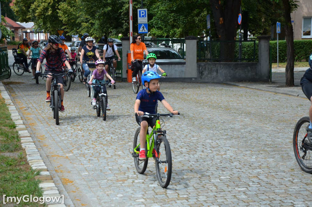 Rajd rowerowy i piknik z atrakcjami przy PANS w Głogowie