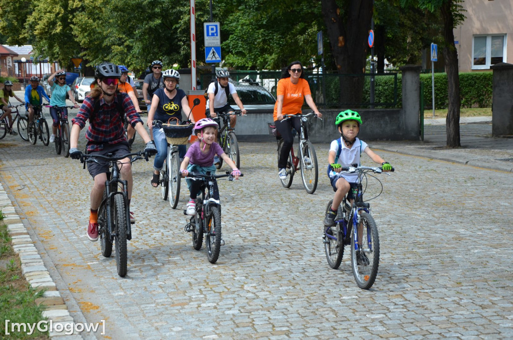 Rajd rowerowy i piknik z atrakcjami przy PANS w Głogowie