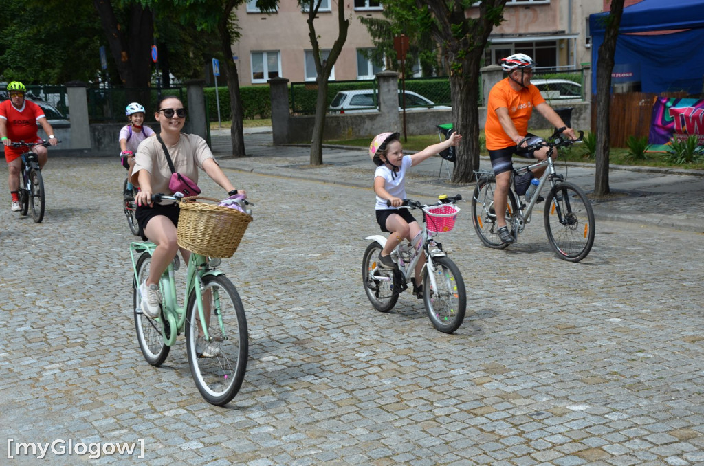 Rajd rowerowy i piknik z atrakcjami przy PANS w Głogowie