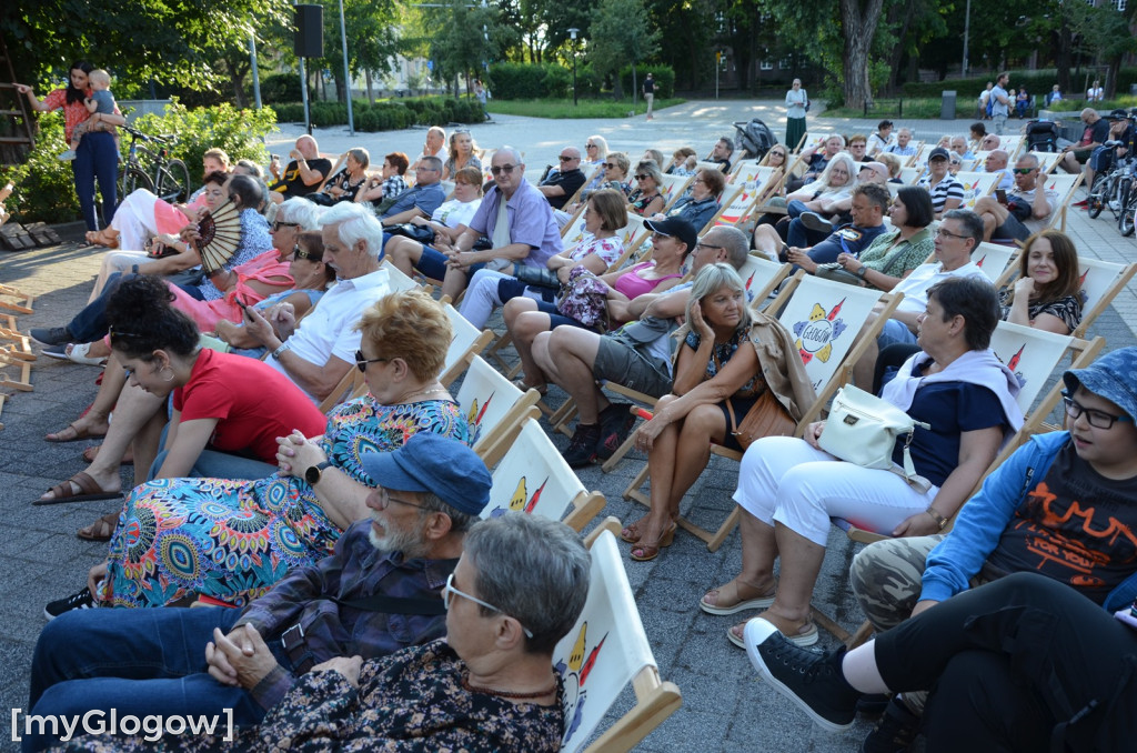 Przeboje orkiestry Glenna Millera przy fontannie w Głogowie