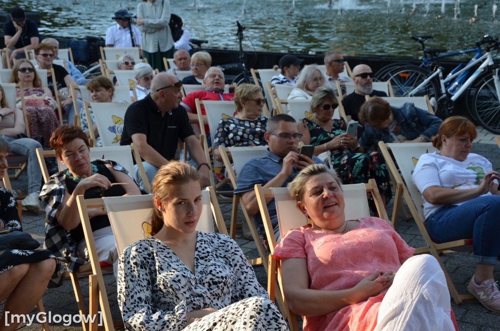 Przeboje orkiestry Glenna Millera przy fontannie w Głogowie