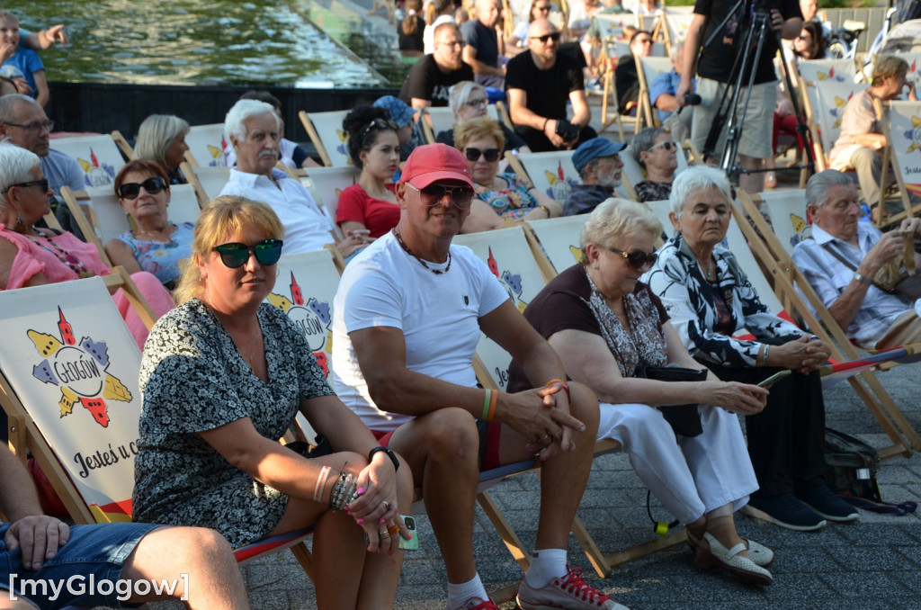 Przeboje orkiestry Glenna Millera przy fontannie w Głogowie