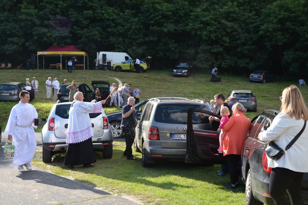 Poświęcenie samochodów pod Górą Świętej Anny koło Głogowa