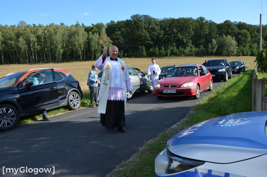 Poświęcenie samochodów pod Górą Świętej Anny koło Głogowa