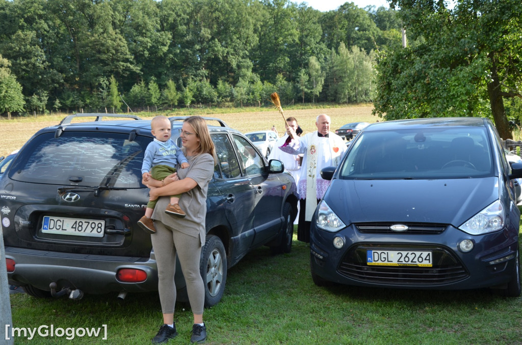 Poświęcenie samochodów pod Górą Świętej Anny koło Głogowa