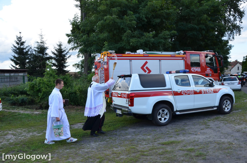Poświęcenie samochodów pod Górą Świętej Anny koło Głogowa