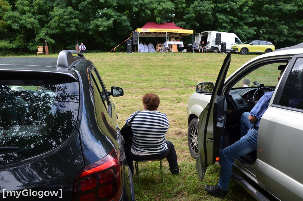Poświęcenie samochodów pod Górą Świętej Anny koło Głogowa